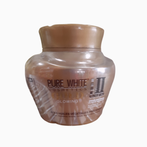 This 250ml formula helps even skin tone and brightens complexion.