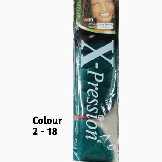 This high-quality braiding hair combines rich dark brown with natural highlights, offering a soft, smooth texture perfect for creating elegant and versatile braids